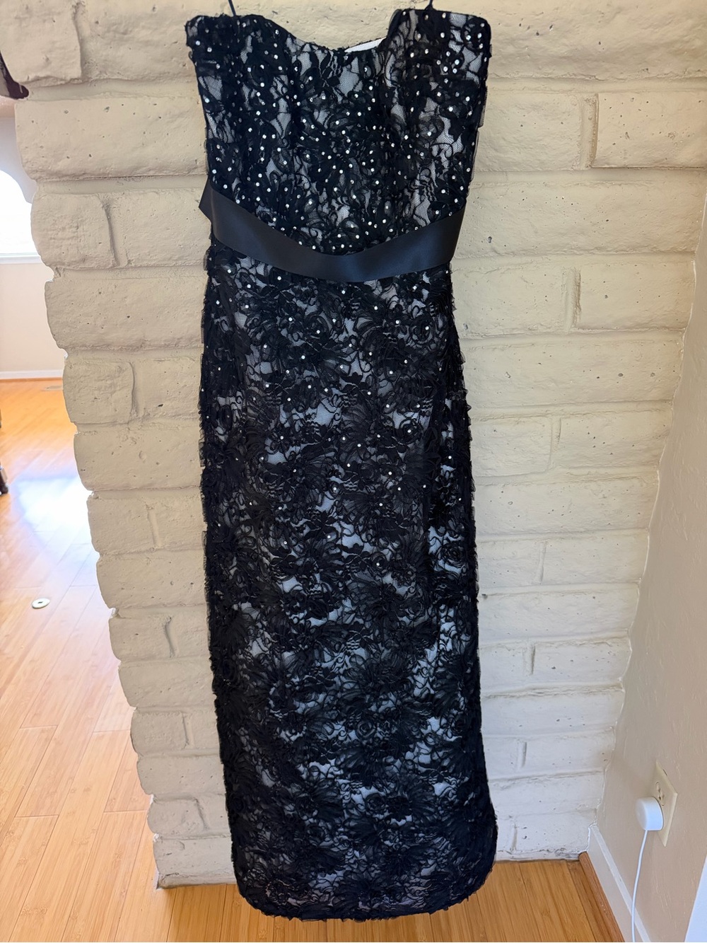 Elegant Black Strapless Lace Evening Dress with Satin Waistband